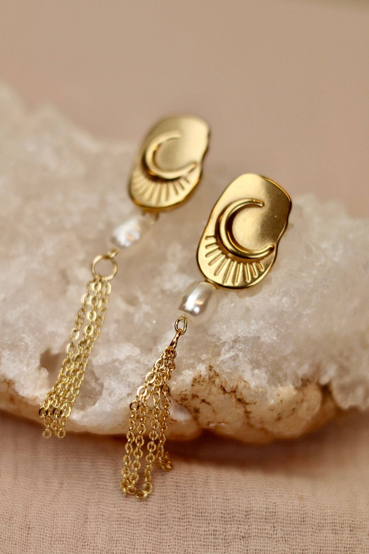 Boucles d’oreilles lune en acier inoxydable – Significations de la lune – photo 2 – Miss Cappuccino