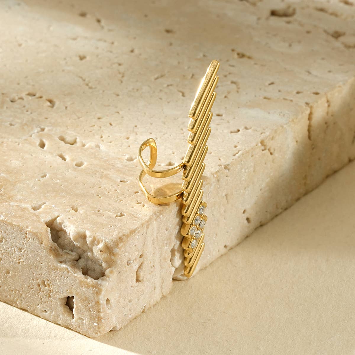 Bijou d’oreille Earcuff doré ajustable graphique à barrettes strass