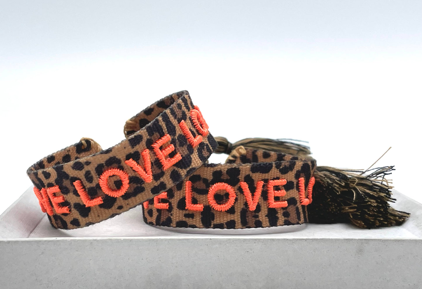Bracelet tendance LOVE LOVE LOVE tissé et brodé
