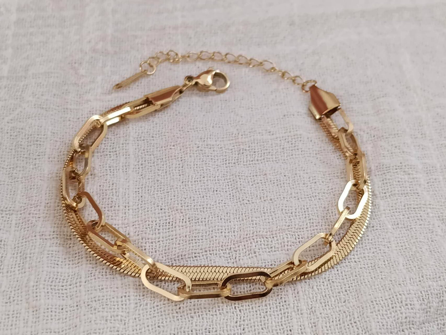 Bracelet double chaîne paperclip en acier inoxydable plaqué or 18 carats