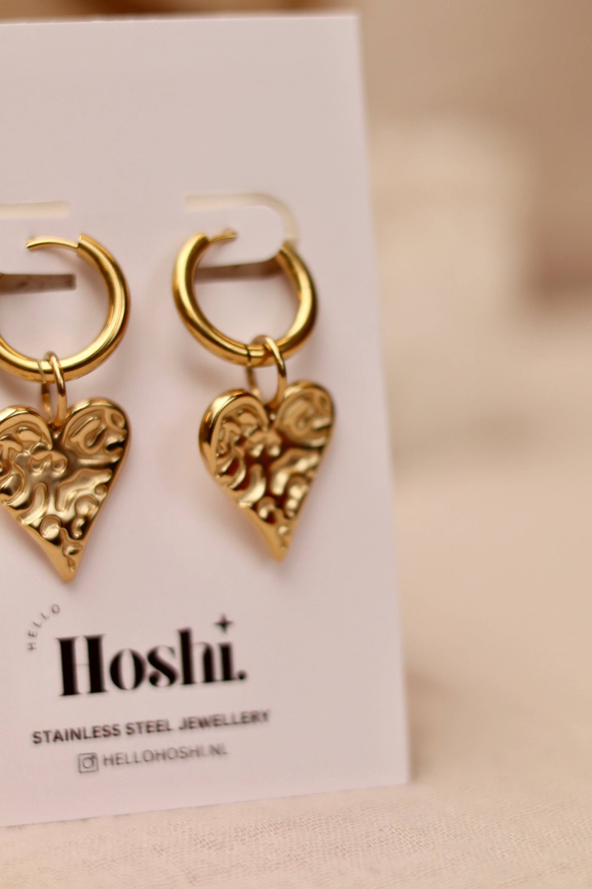 Boucles d’oreilles cœur sacré en acier inoxydable – photo 2 – Miss Cappuccino