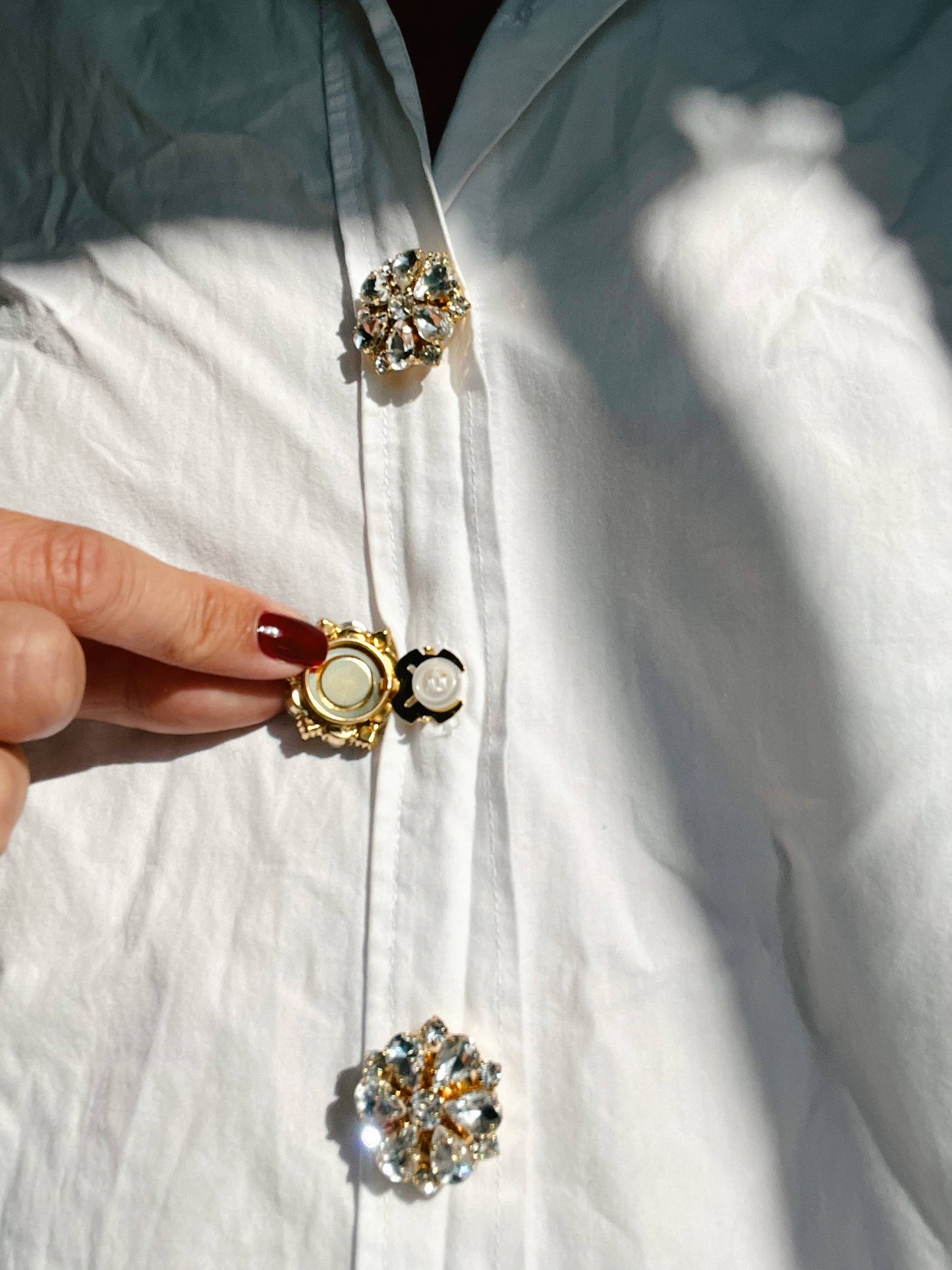 Bijoux de Boutons Fleur Blanche Charm Or 5P