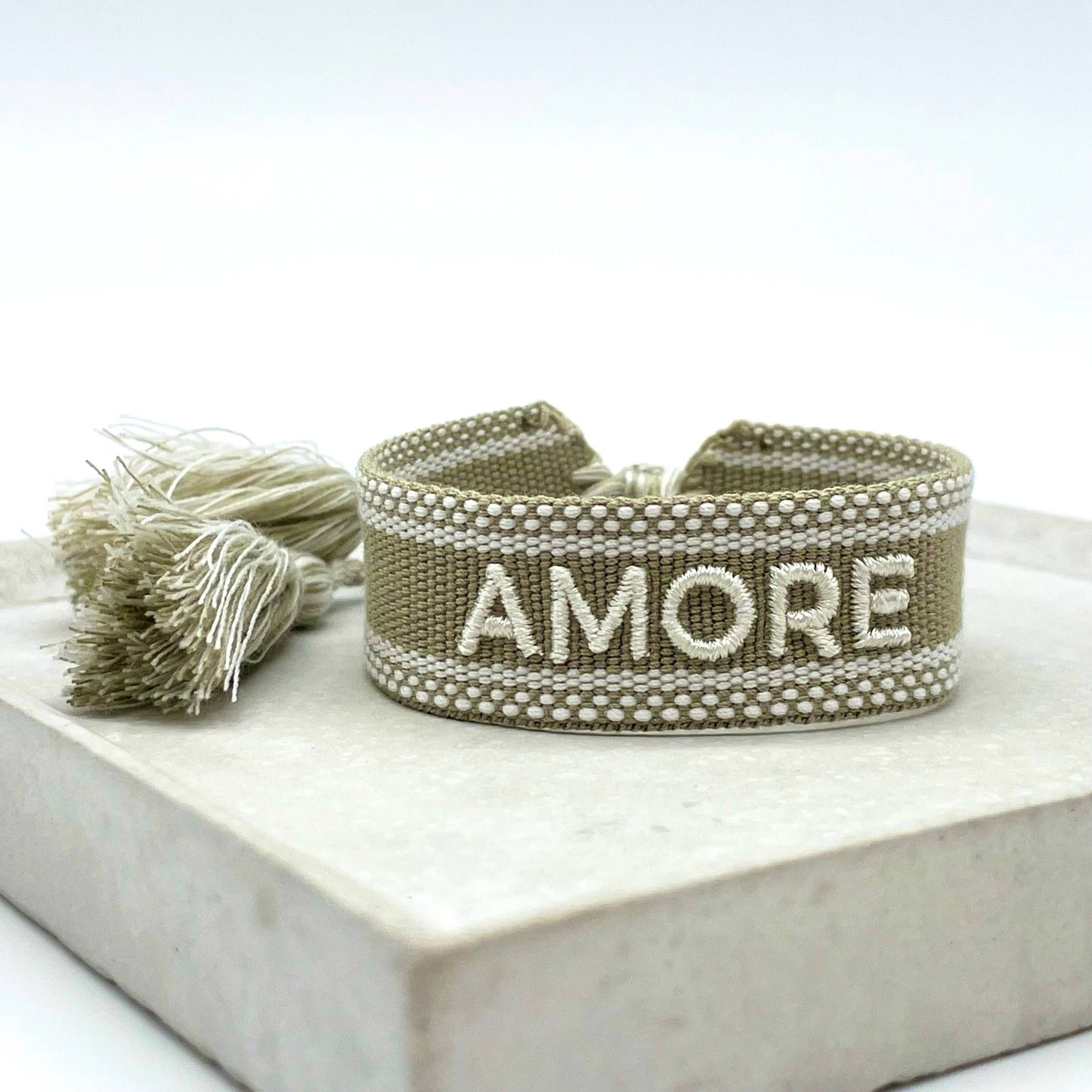 Bracelet tendance AMORE tissé et brodé