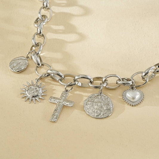 Collier croix  chaîne argentée pendentifs martelés
