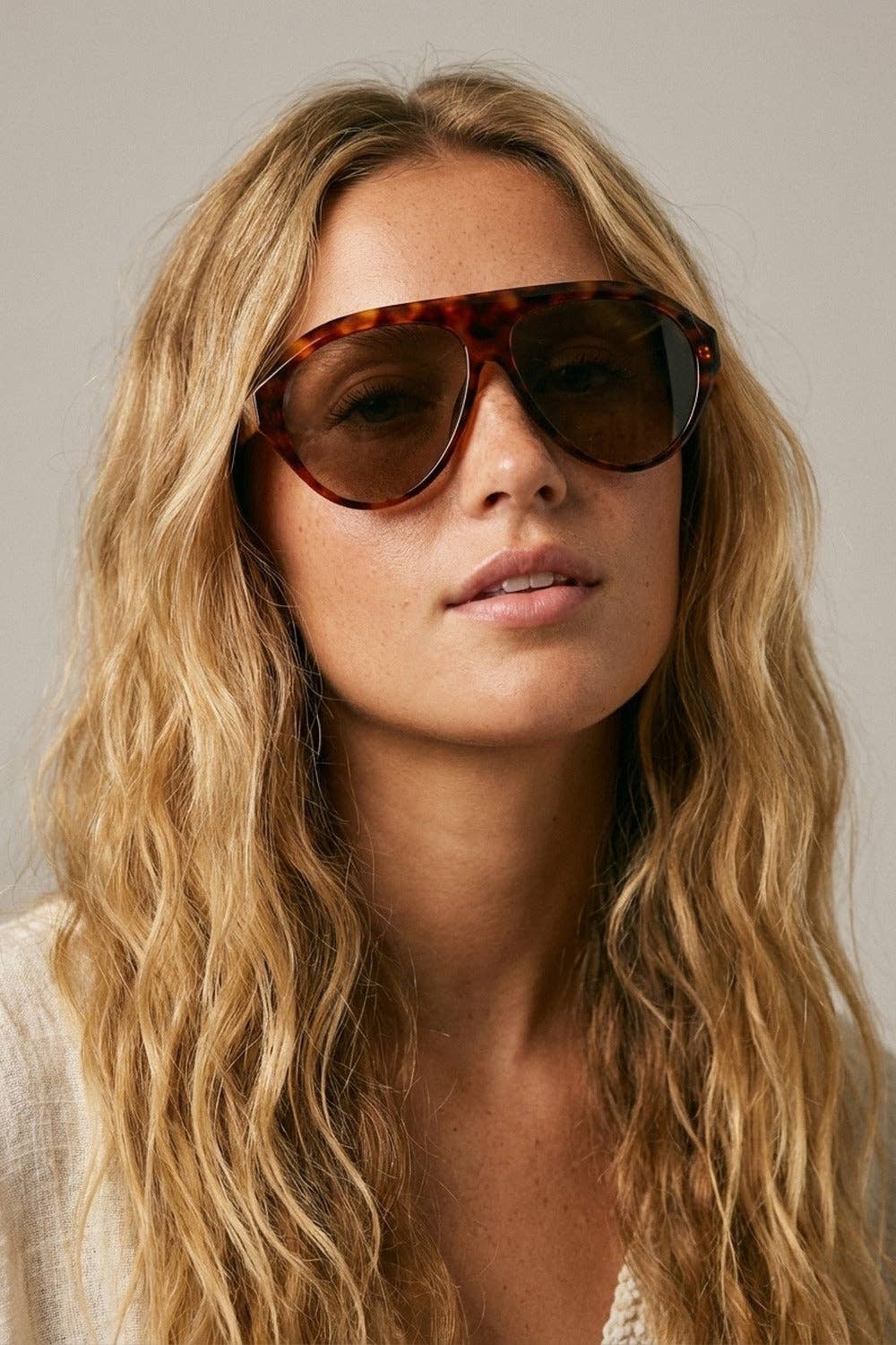 Lunettes de soleil aviateur rétro en écaille de tortue avec verres marron: GREEN / ONE