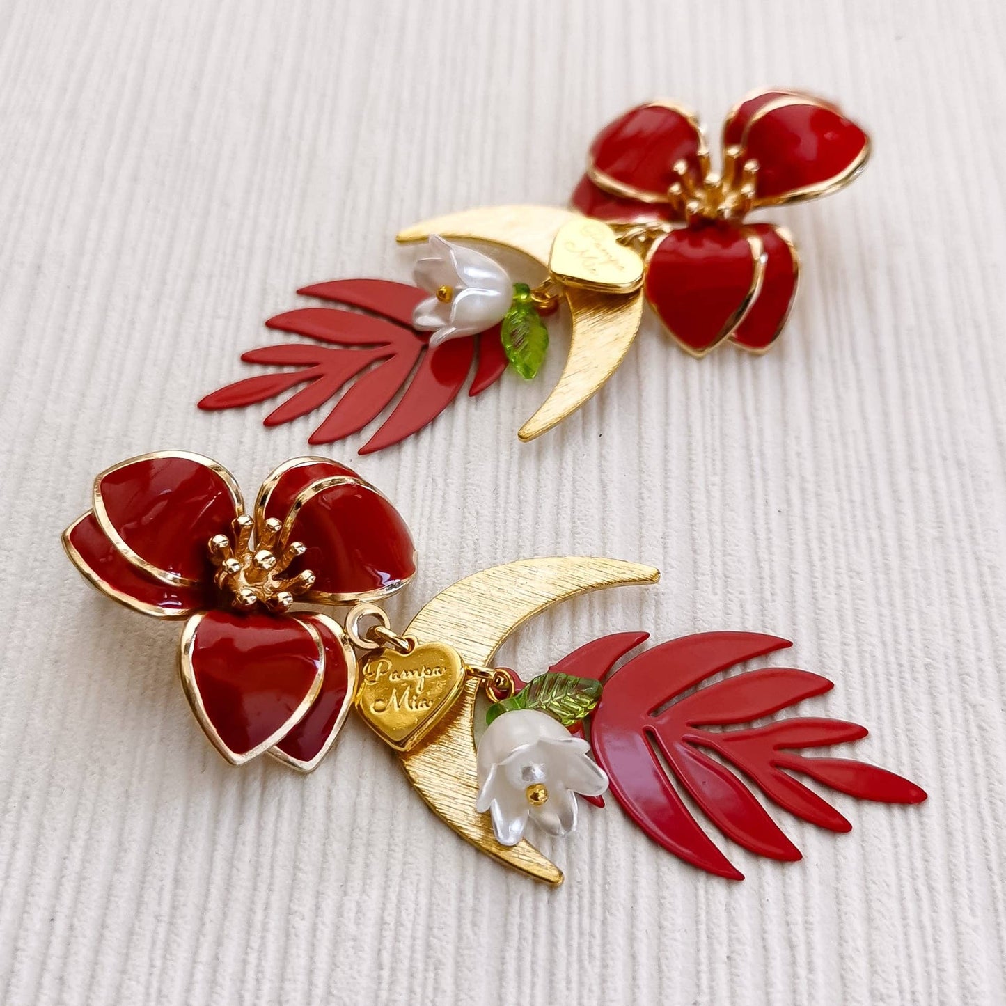 Boucles d'oreilles à fermoir fleurs rouges