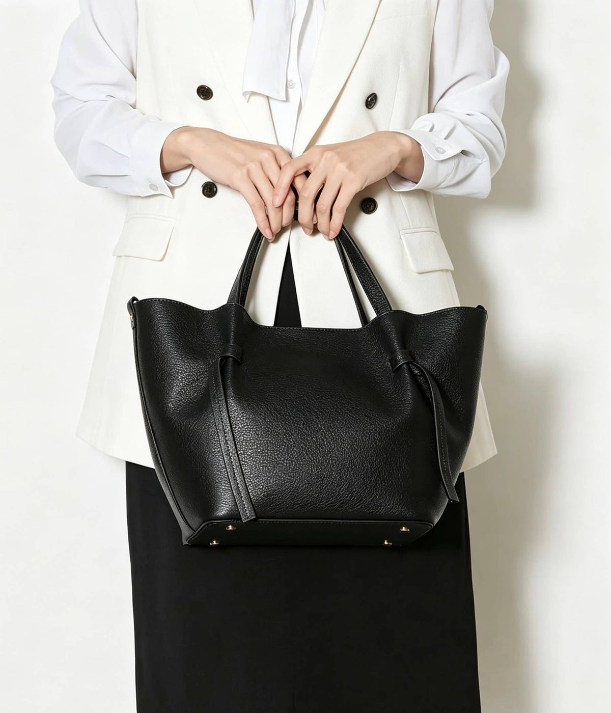Sac à main en cuir grainé noir – Porté épaule avec pochette – photo 8 – Miss Cappuccino