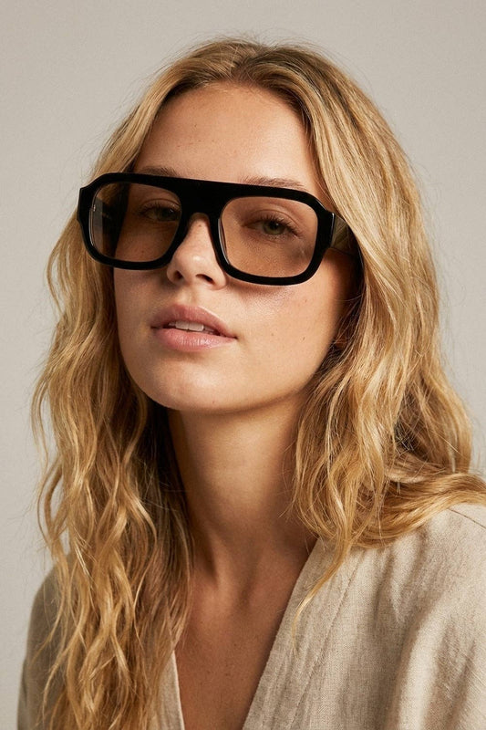 Lunettes de soleil oversize à monture carrée noire: BEIGE / ONE