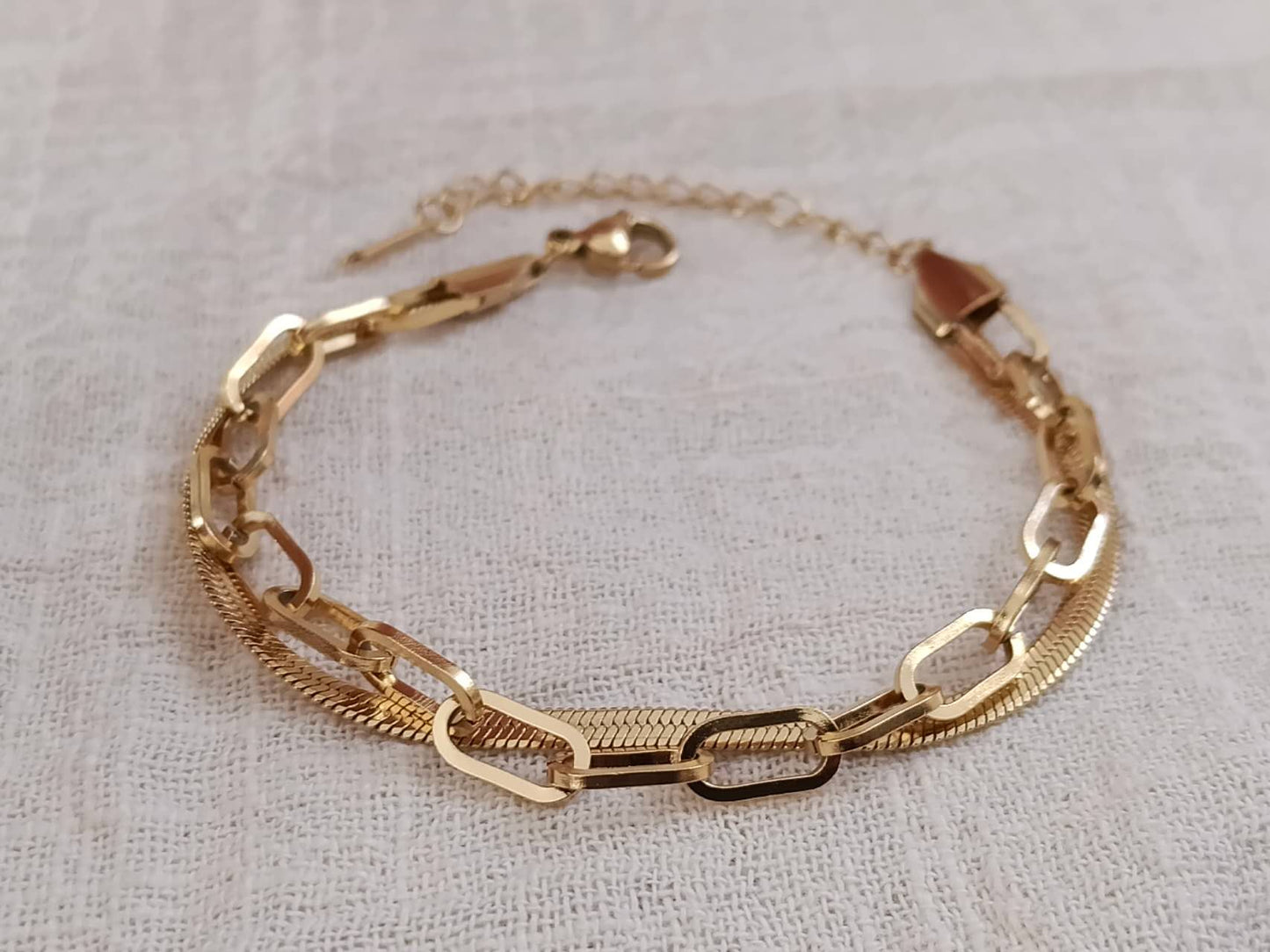 Bracelet double chaîne paperclip en acier inoxydable plaqué or 18 carats