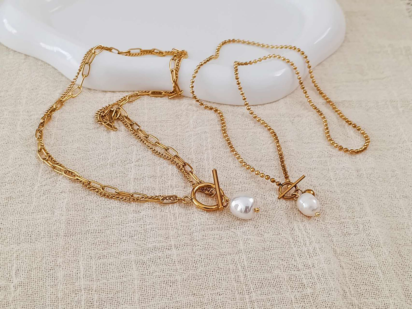Collier double chaîne perle fermoir T-bar acier doré PVD 18K: Modelo 1