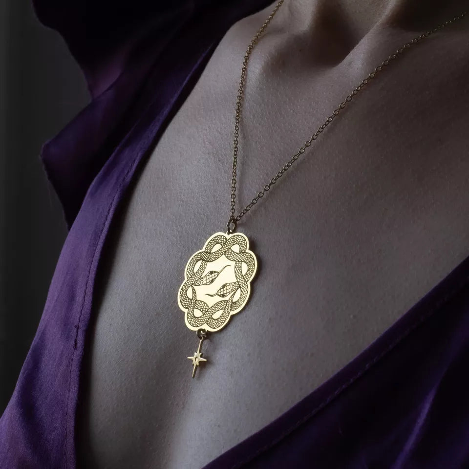 collier pendentif serpent - ouroboros en laiton