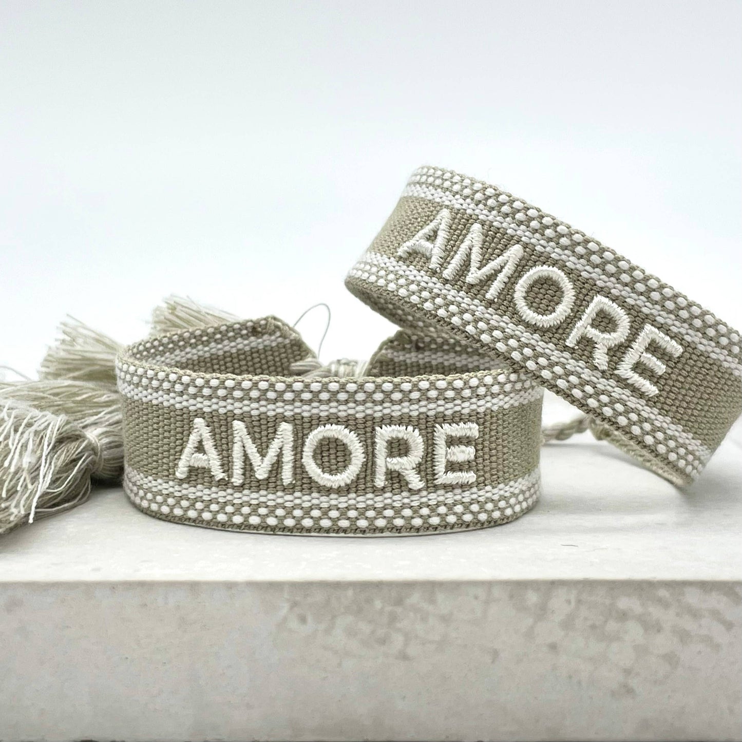 Bracelet tendance AMORE tissé et brodé