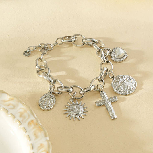 Bracelet croix chaîne argentée pendentifs martelés