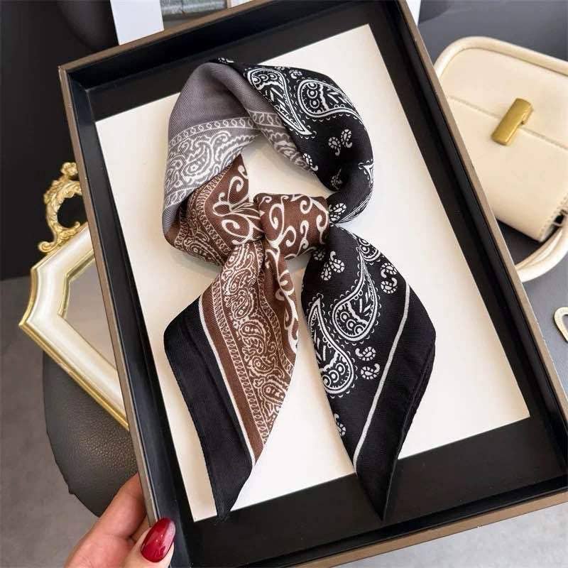 Foulard effet coton à motif : Noir – photo 3 – Miss Cappuccino