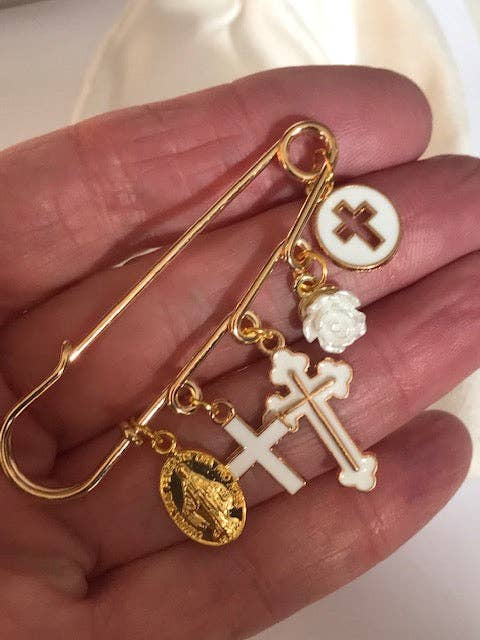 Broche ex voto blanche