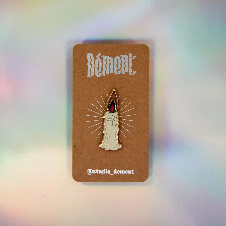 Pin's bougie émaillé doré – photo principale – Miss Cappuccino