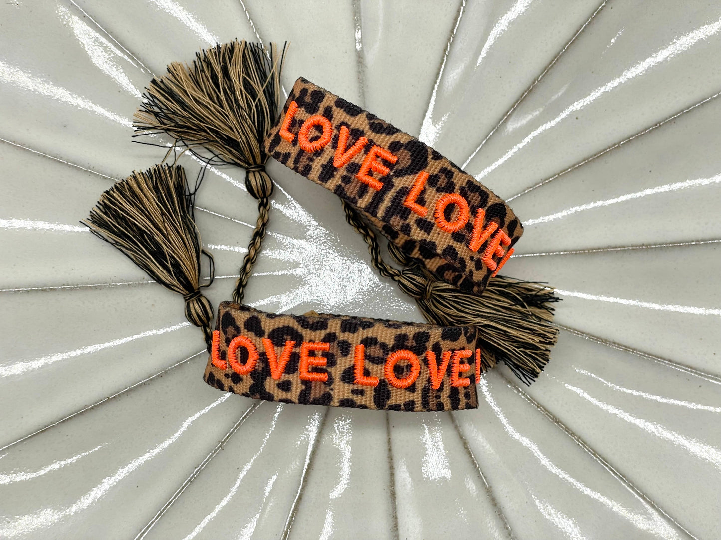 Bracelet tendance LOVE LOVE LOVE tissé et brodé