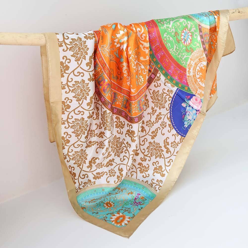 Foulard bandana en satin motif baroque Sun