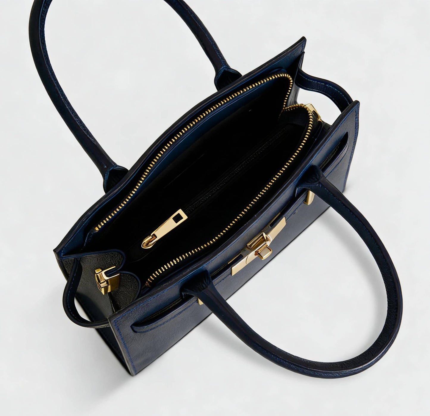Sac en cuir véritable avec bandoulière et accessoires dorés: Bourgogne