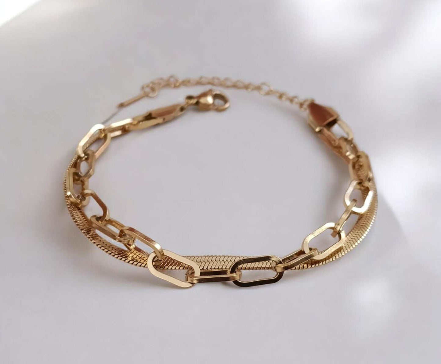 Bracelet double chaîne paperclip en acier inoxydable plaqué or 18 carats