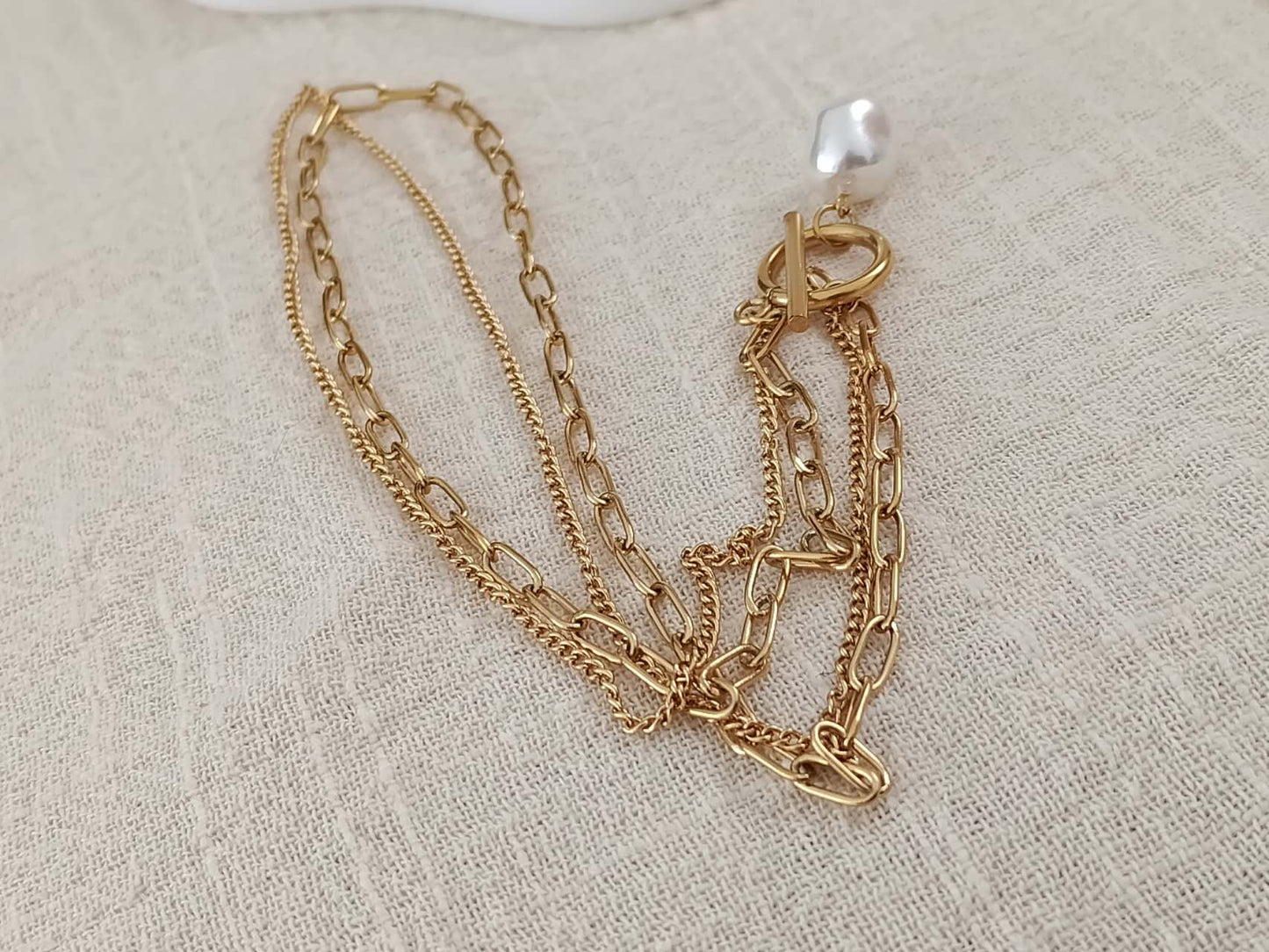 Collier double chaîne perle fermoir T-bar acier doré PVD 18K: Modelo 1