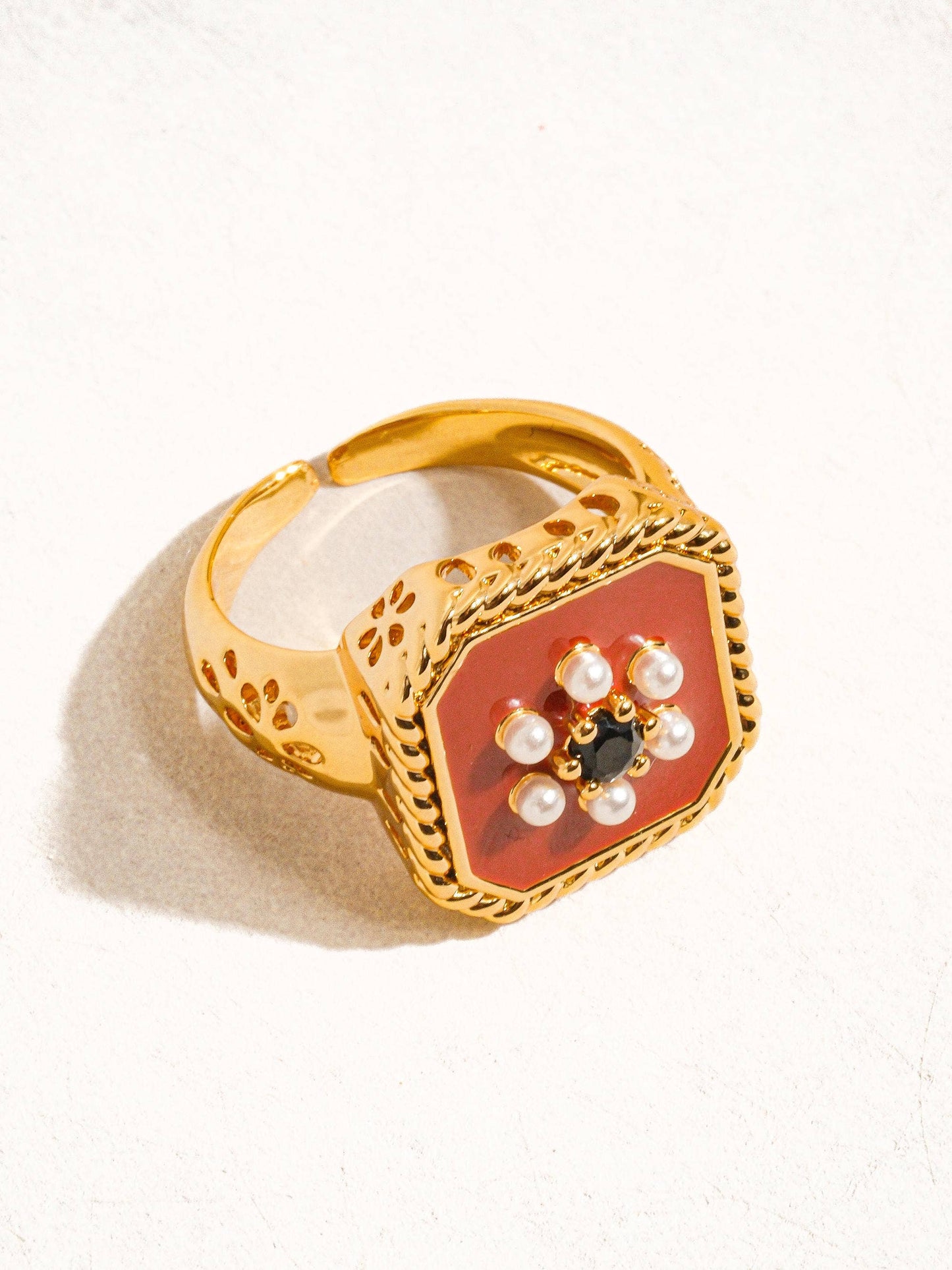 Bague vintage réglable en émail rouge et plaquée or 18 carats: Rouge
