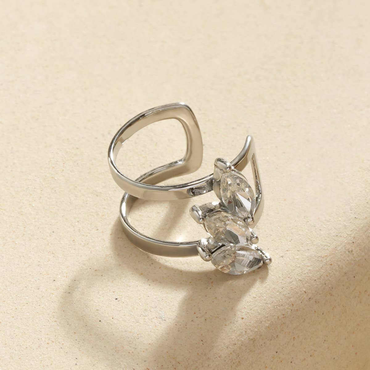 Bijou d’oreille earcuff argentée feuillage
