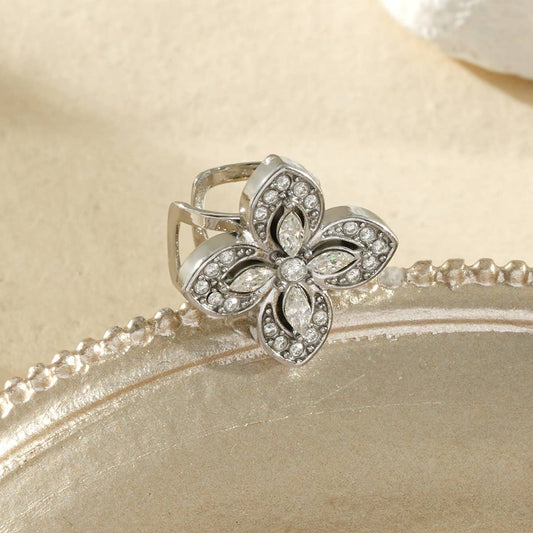 Bijou d’oreille EARCUFF argenté à motif fleur  pavée de strass