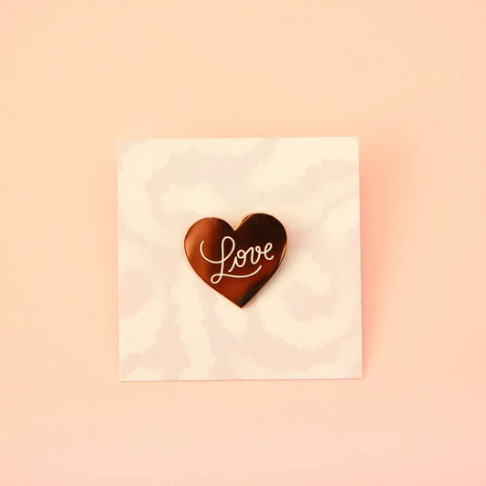 Pin's Love – pin émaillé blanc doré – photo principale – Miss Cappuccino