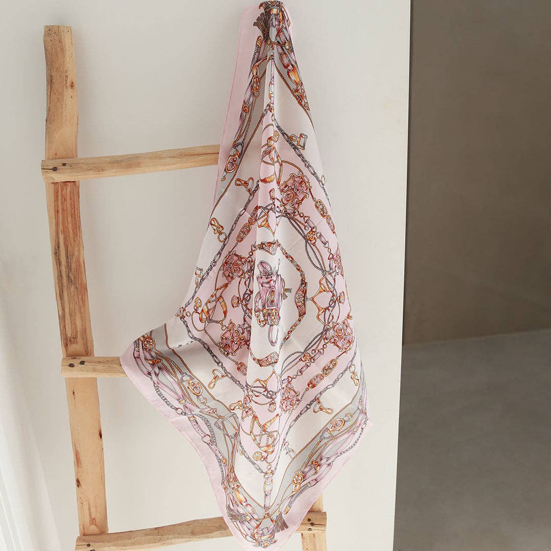 Foulard bandana en satin rose pâle baroque
