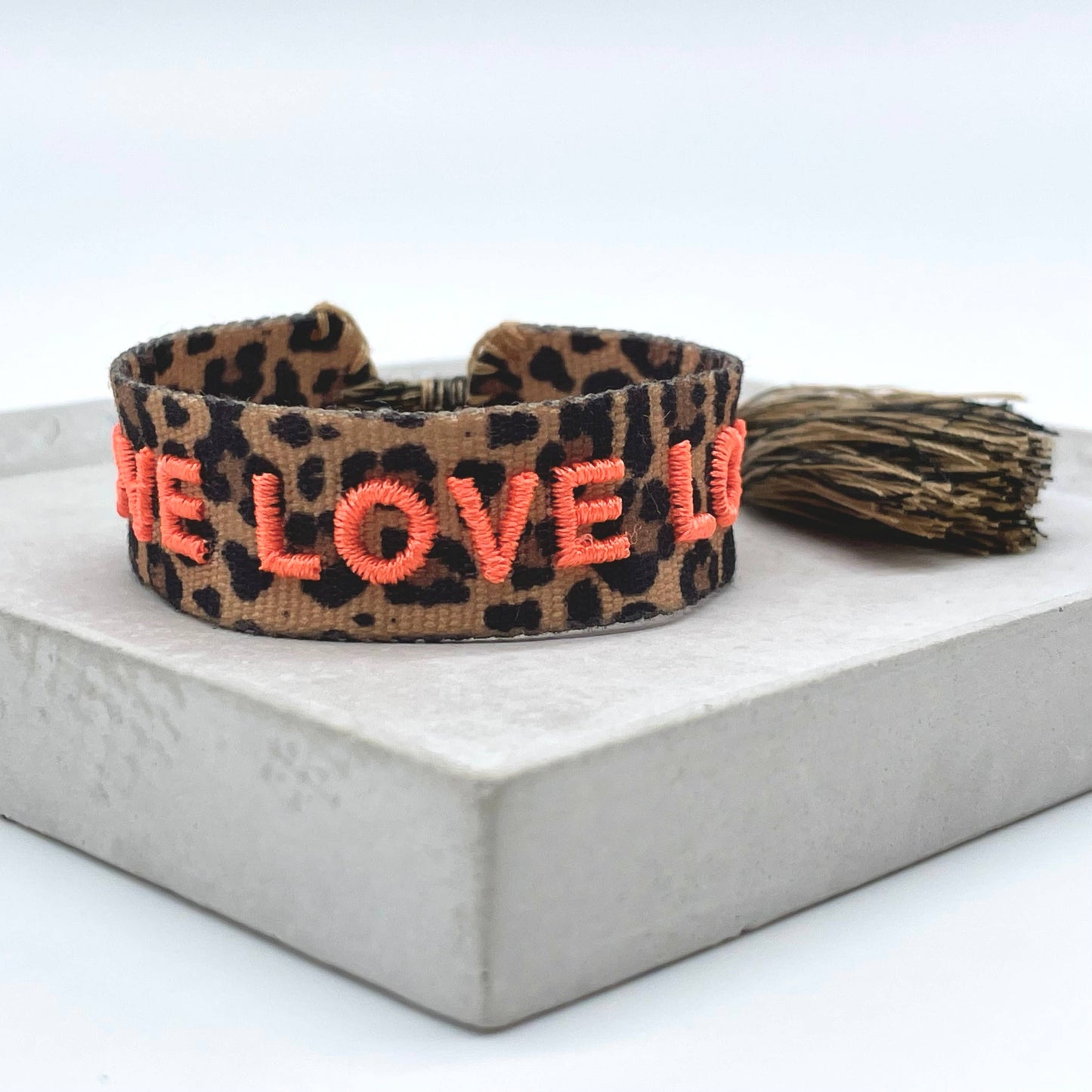 Bracelet tendance LOVE LOVE LOVE tissé et brodé