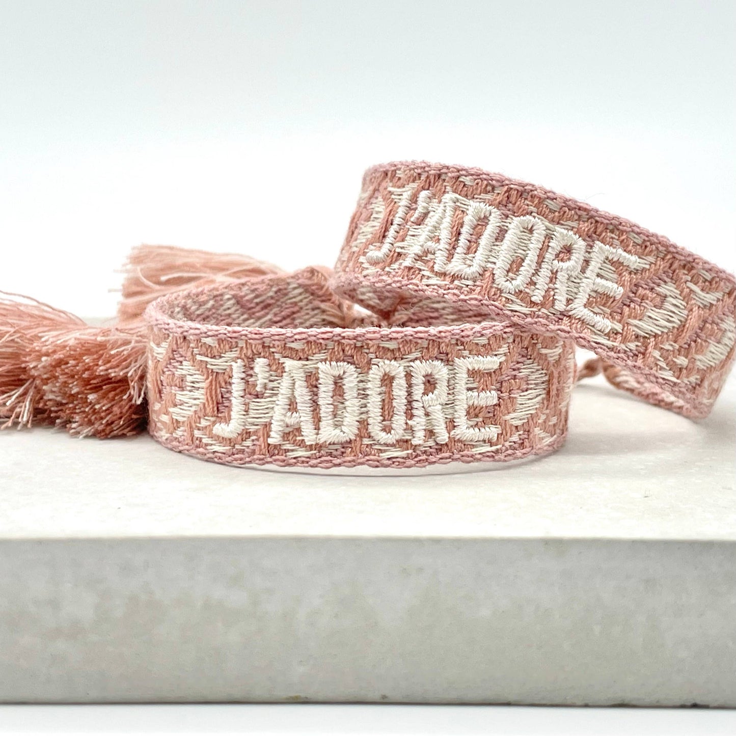Bracelet tendance J'ADORE tissé et brodé