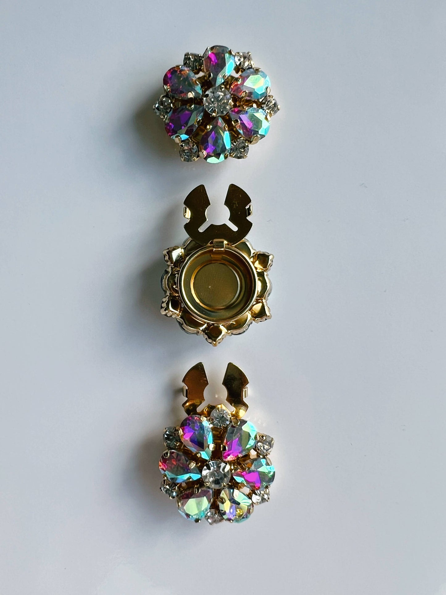Bijoux de Bouton Emy – Breloque Fleur Irisée Bouton Or 5P