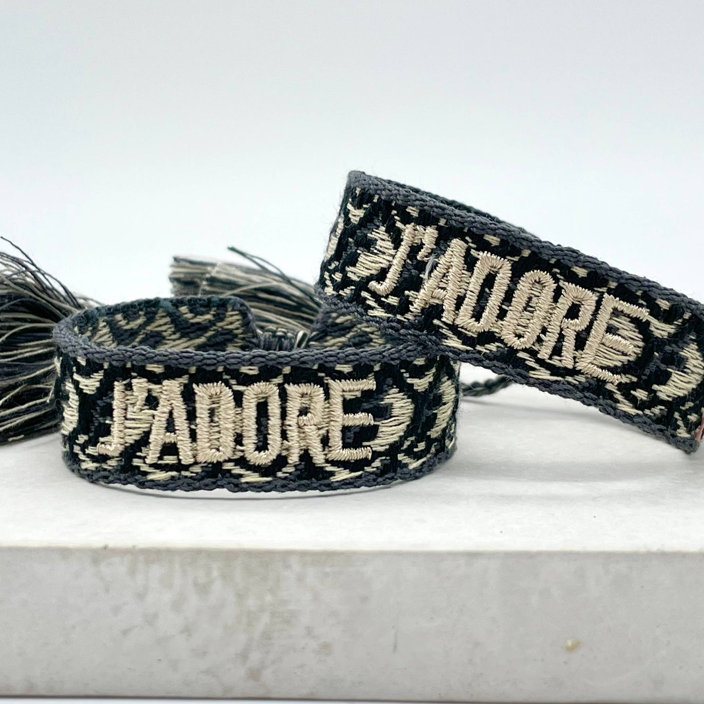 Bracelet tendance J'ADORE tissé et brodé