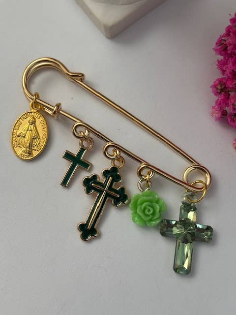 Broche ex voto verte