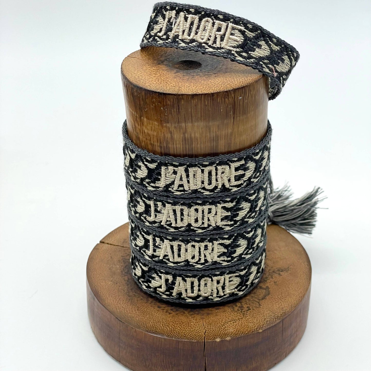 Bracelet tendance J'ADORE tissé et brodé