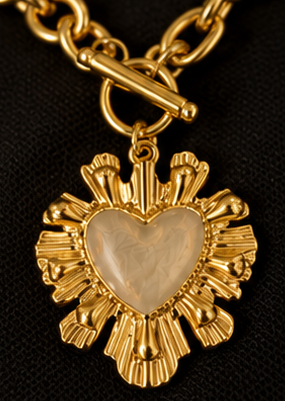 Détail du pendentif cœur ornemental