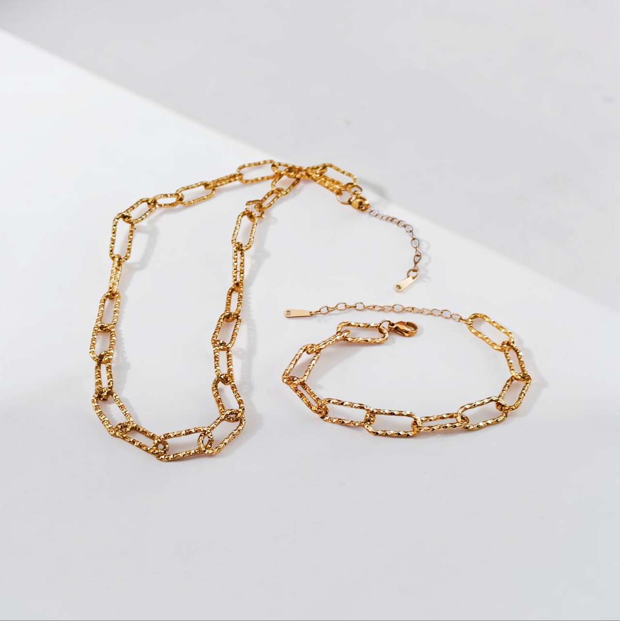 collier paperclip  en acier, plaqué or 18 carats PVD