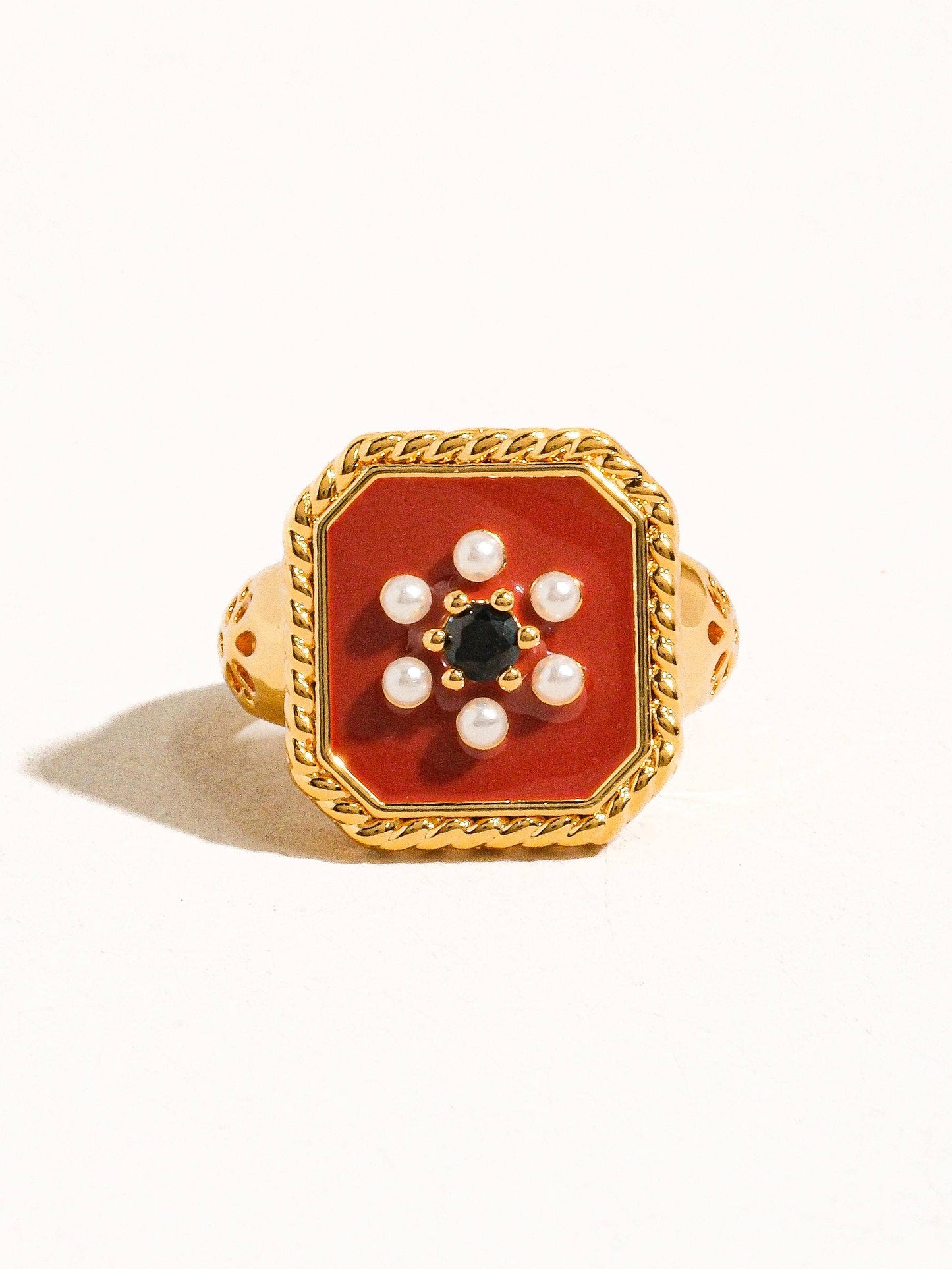 Bague vintage réglable en émail rouge et plaquée or 18 carats: Rouge