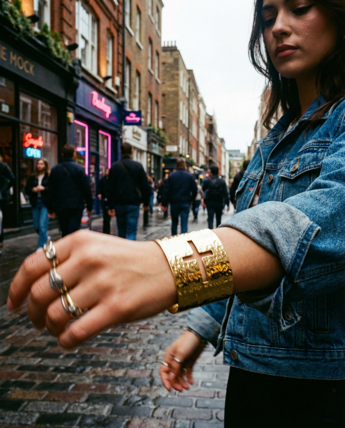Bracelet manchette en croix