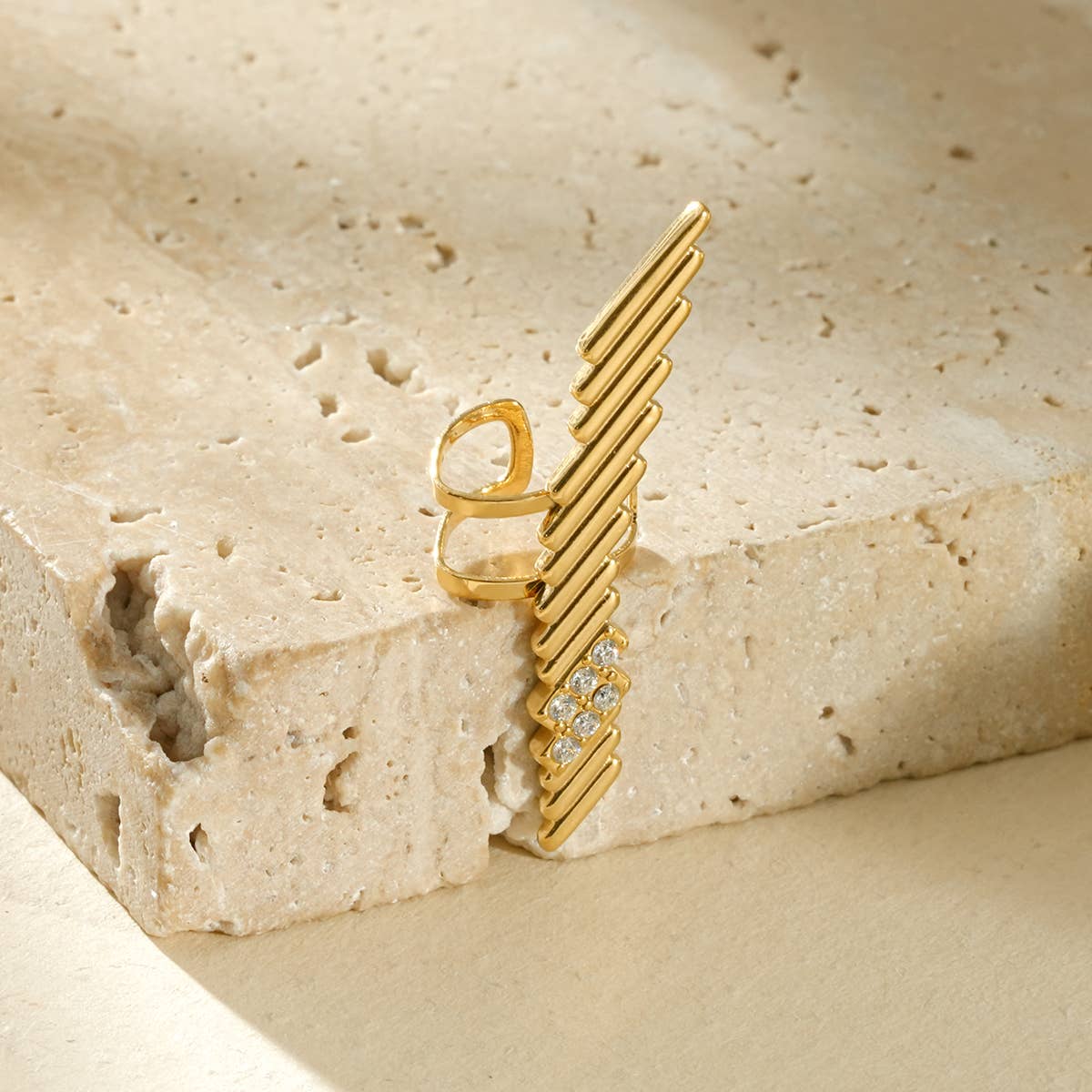 Bijou d’oreille Earcuff doré ajustable graphique à barrettes strass