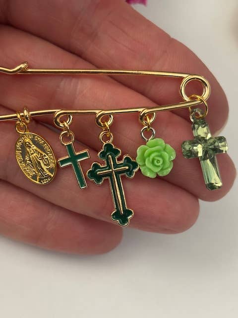Broche ex voto verte